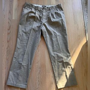 Dockers Pleated Front Khakis - Men’s 40x32